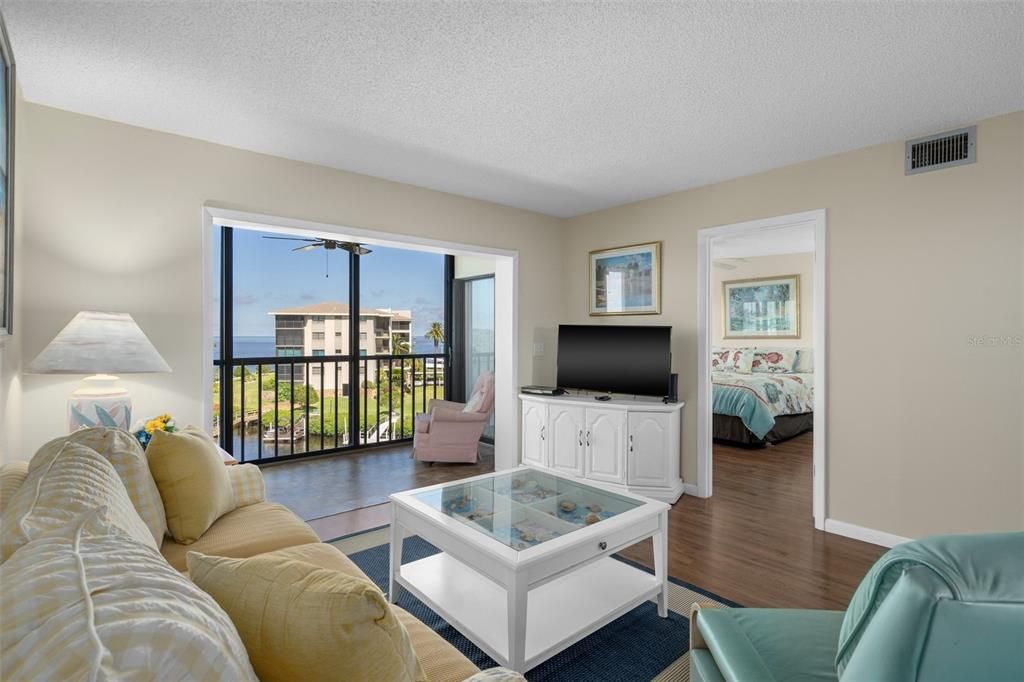 For Rent: $1,860 (2 beds, 2 baths, 1025 Square Feet)