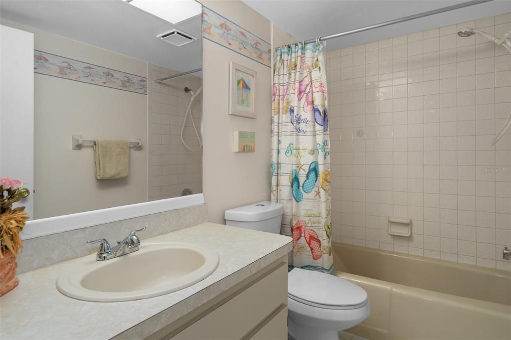 For Rent: $1,860 (2 beds, 2 baths, 1025 Square Feet)