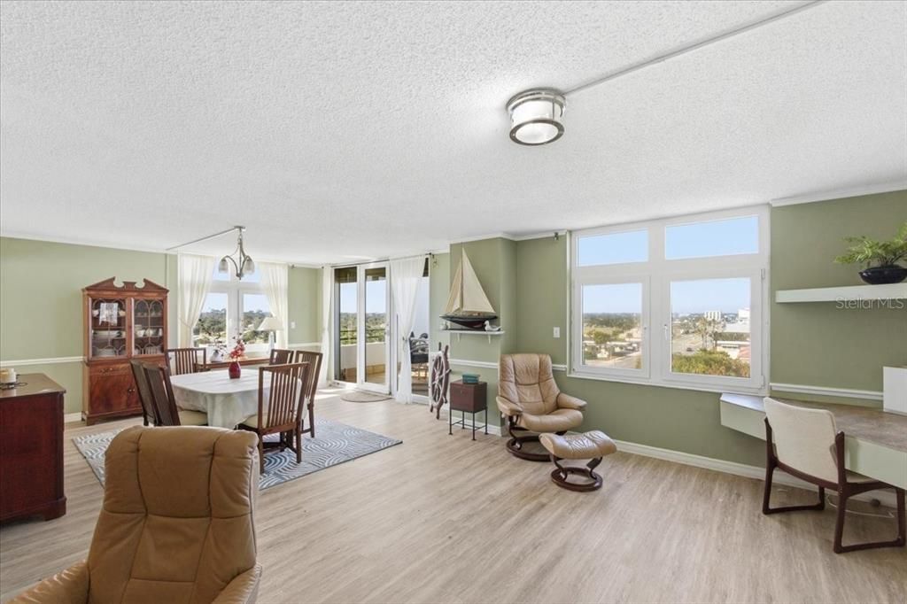 For Sale: $529,000 (3 beds, 2 baths, 2082 Square Feet)