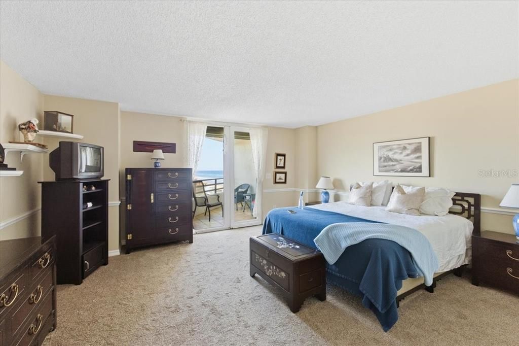 For Sale: $529,000 (3 beds, 2 baths, 2082 Square Feet)