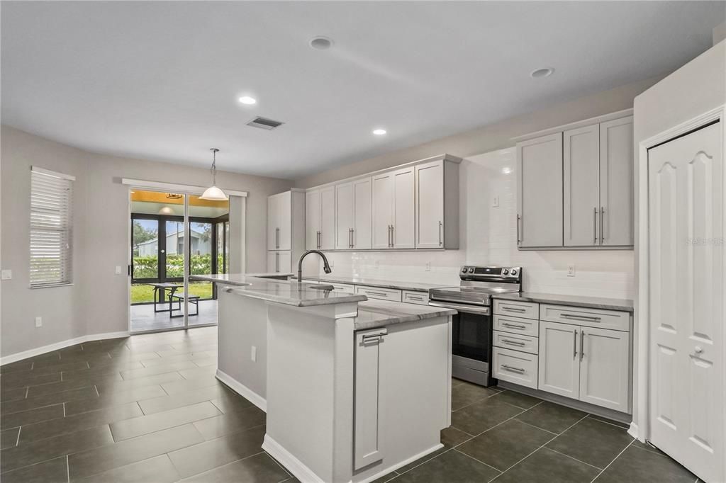 待售: $465,000 (5 贝兹, 4 浴室, 3240 平方英尺)