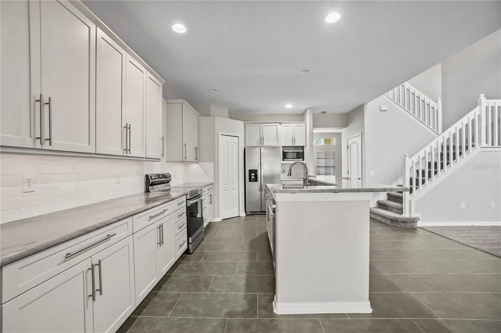 待售: $465,000 (5 贝兹, 4 浴室, 3240 平方英尺)