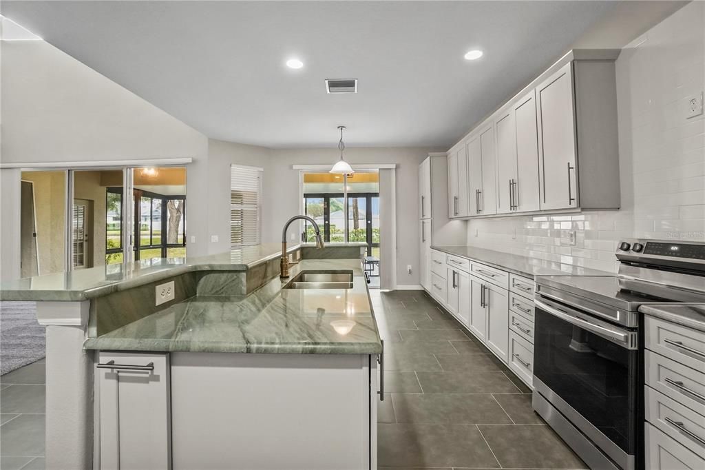 待售: $465,000 (5 贝兹, 4 浴室, 3240 平方英尺)