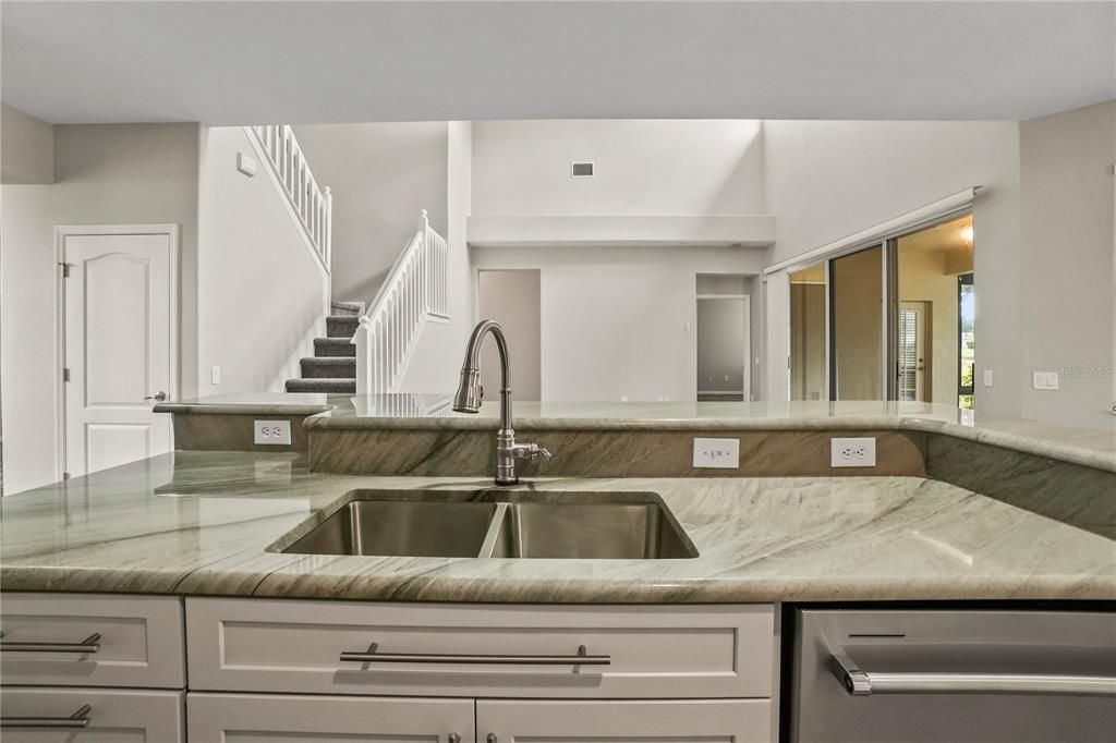 待售: $465,000 (5 贝兹, 4 浴室, 3240 平方英尺)