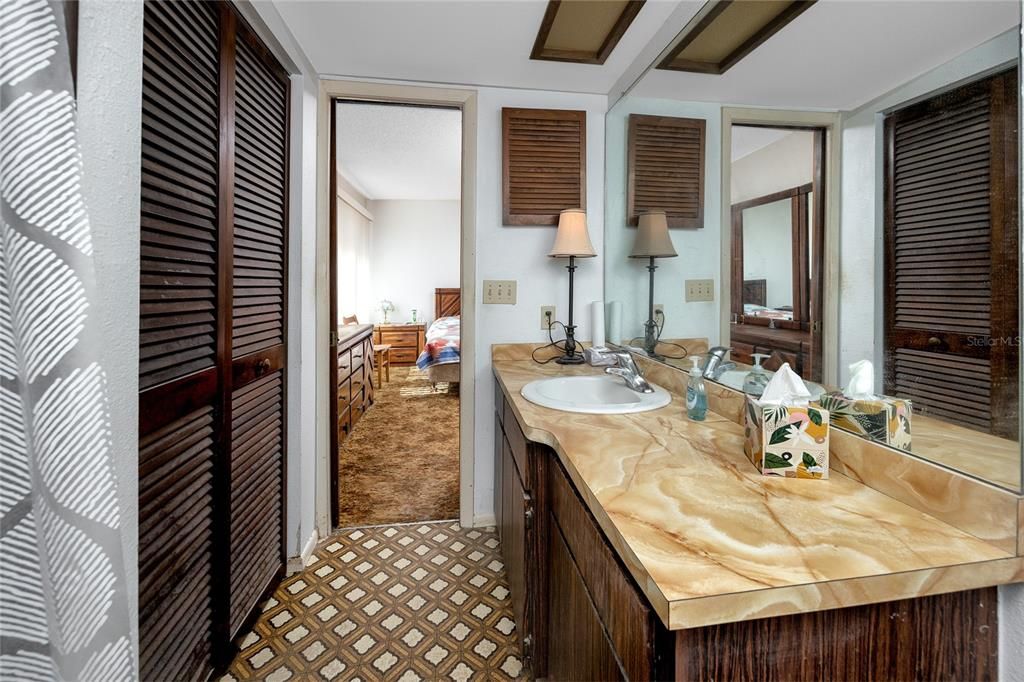 Active With Contract: $525,000 (3 beds, 2 baths, 1254 Square Feet)