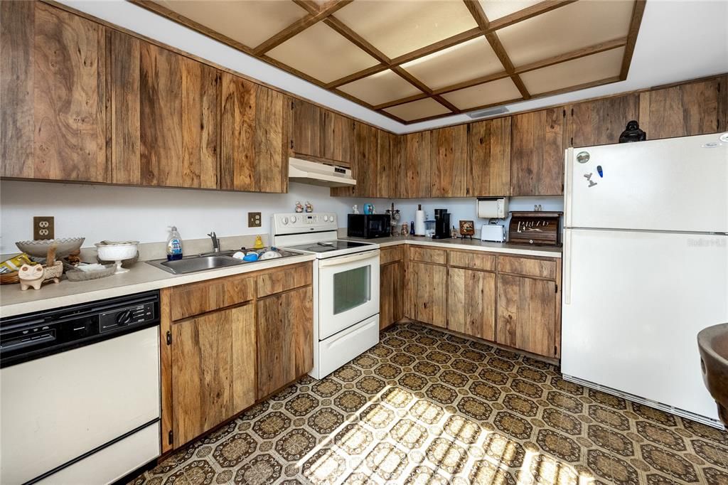 Active With Contract: $525,000 (3 beds, 2 baths, 1254 Square Feet)