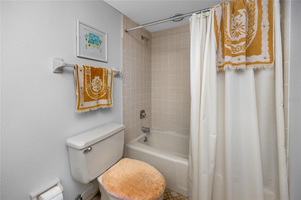 Active With Contract: $525,000 (3 beds, 2 baths, 1254 Square Feet)