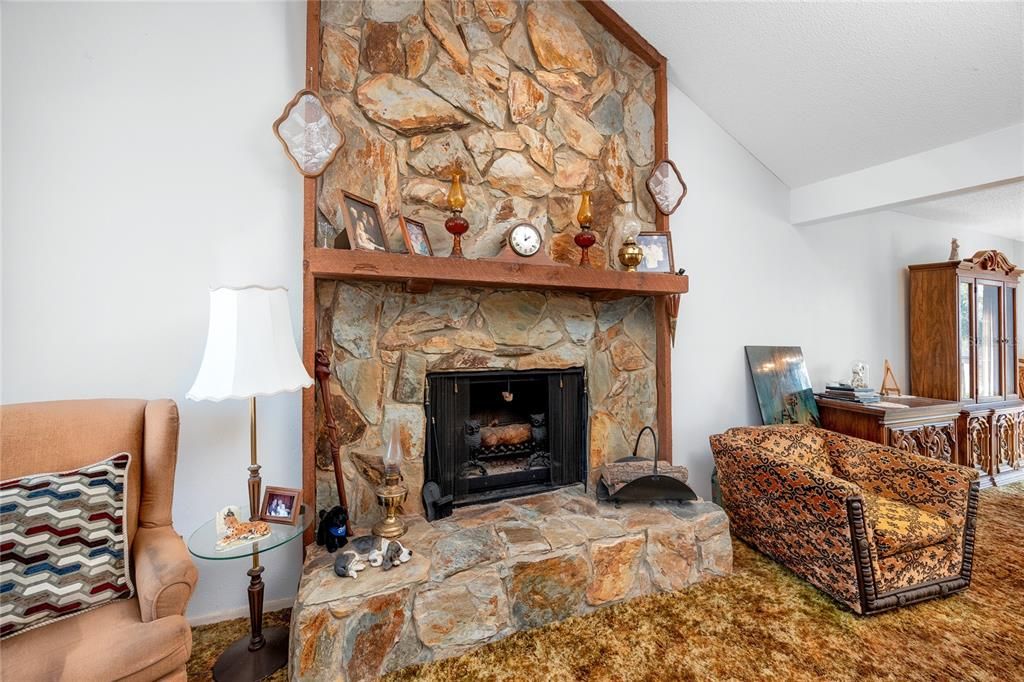 Active With Contract: $525,000 (3 beds, 2 baths, 1254 Square Feet)