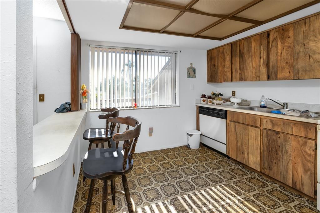 Active With Contract: $525,000 (3 beds, 2 baths, 1254 Square Feet)