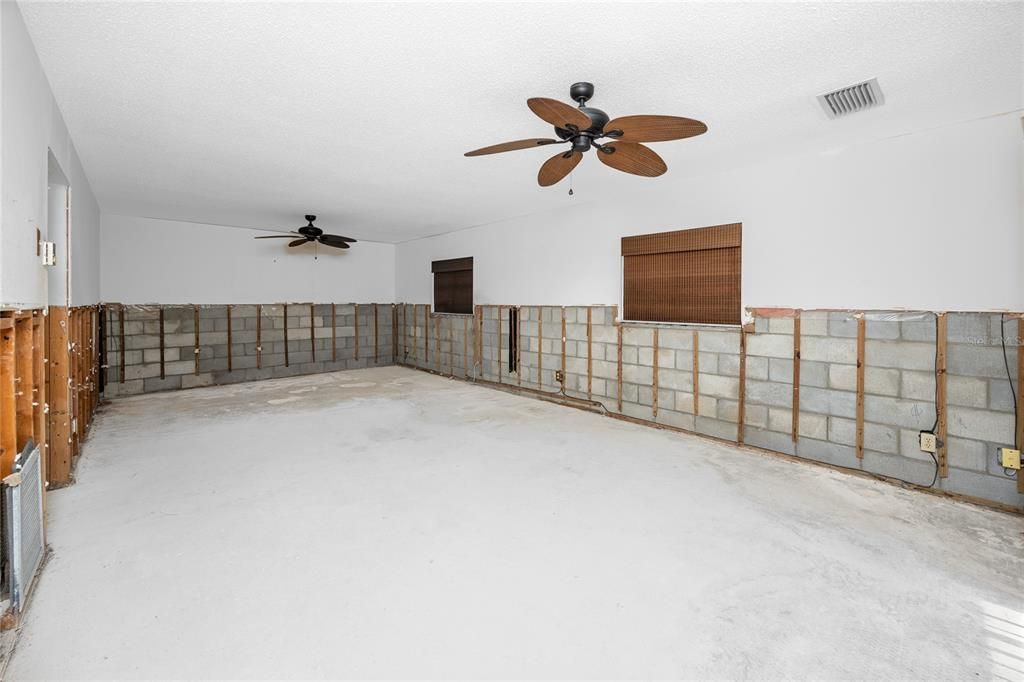 Active With Contract: $525,000 (3 beds, 2 baths, 1254 Square Feet)