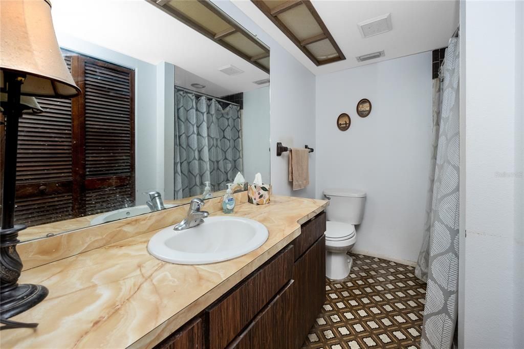 Active With Contract: $525,000 (3 beds, 2 baths, 1254 Square Feet)