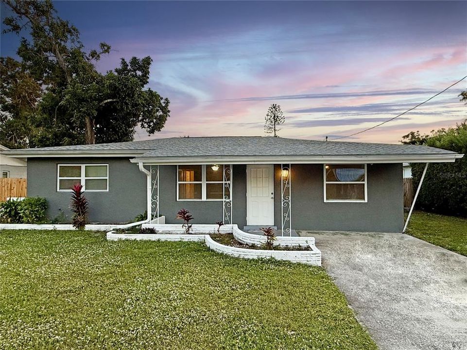 For Rent: $2,095 (3 beds, 2 baths, 1040 Square Feet)