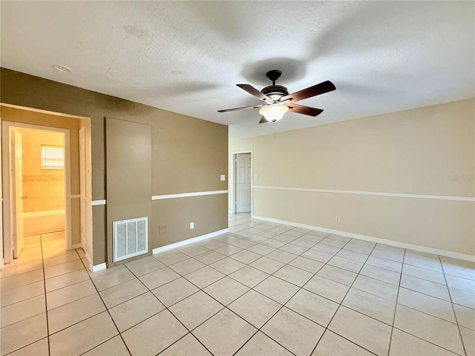 For Rent: $2,095 (3 beds, 2 baths, 1040 Square Feet)
