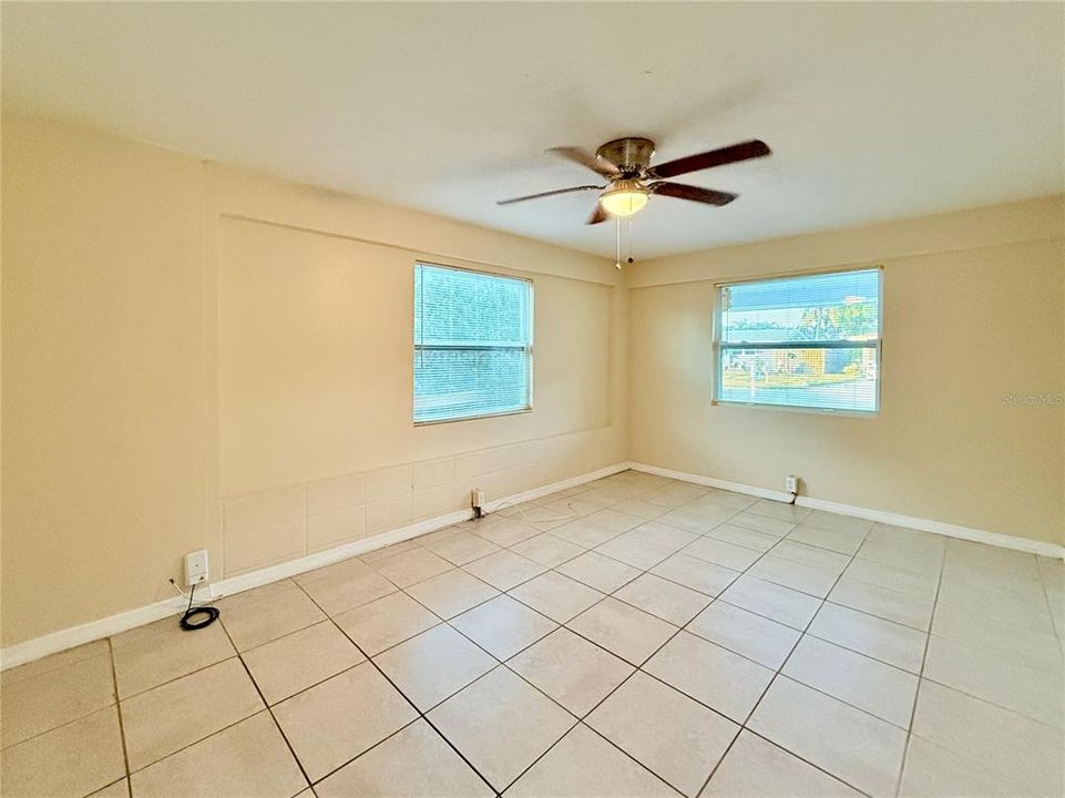 For Rent: $2,095 (3 beds, 2 baths, 1040 Square Feet)