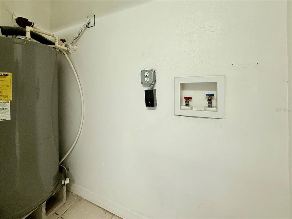 For Rent: $2,095 (3 beds, 2 baths, 1040 Square Feet)