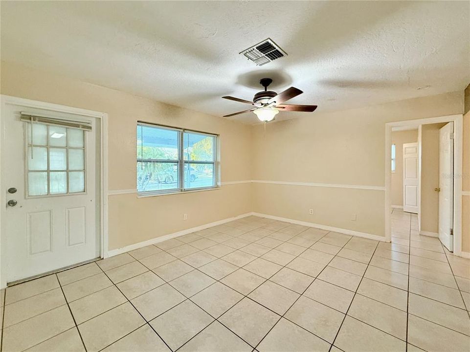 For Rent: $2,095 (3 beds, 2 baths, 1040 Square Feet)
