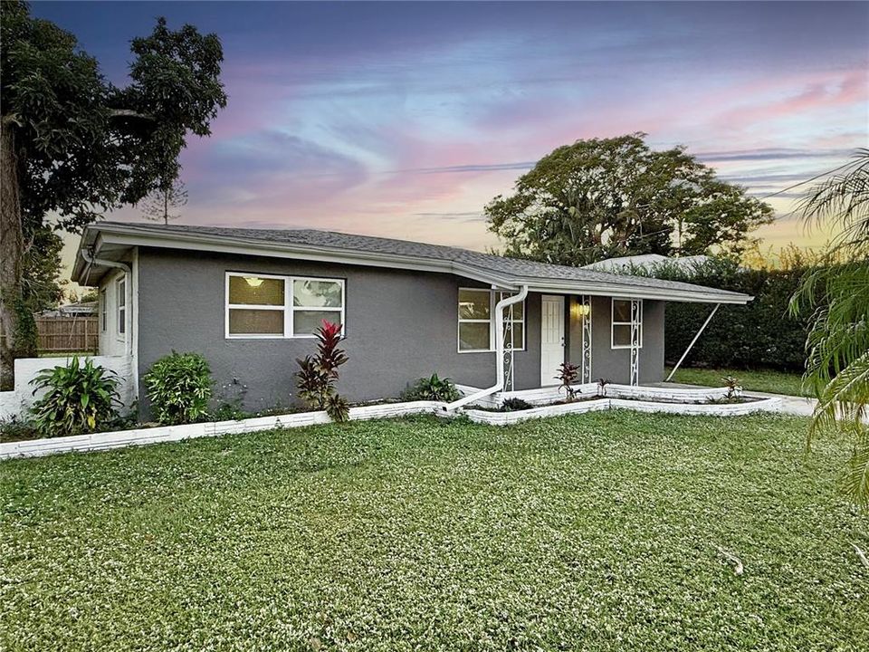 For Rent: $2,095 (3 beds, 2 baths, 1040 Square Feet)