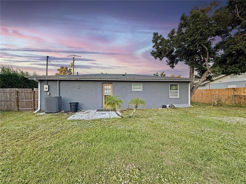 For Rent: $2,095 (3 beds, 2 baths, 1040 Square Feet)