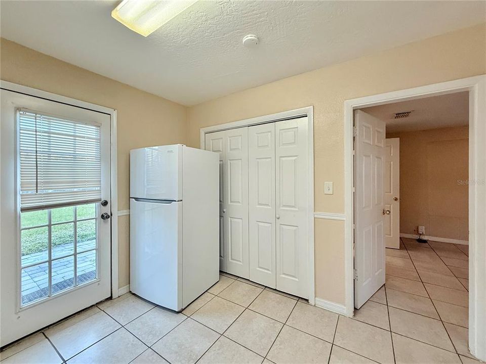 For Rent: $2,095 (3 beds, 2 baths, 1040 Square Feet)