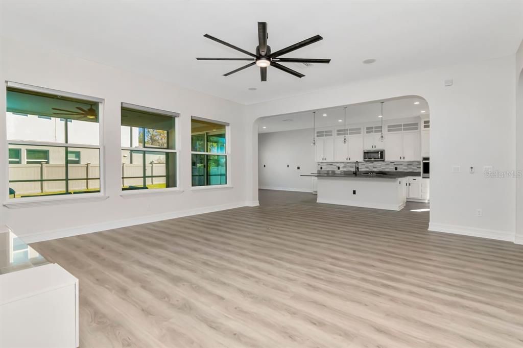 For Sale: $1,100,000 (5 beds, 4 baths, 4069 Square Feet)