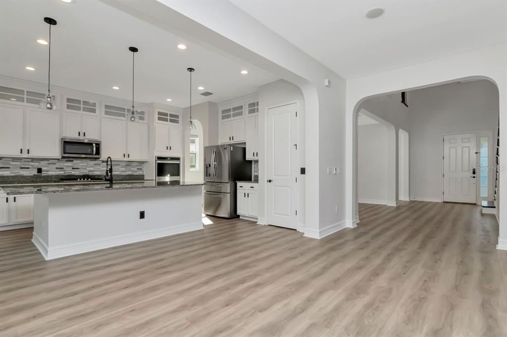 For Sale: $1,100,000 (5 beds, 4 baths, 4069 Square Feet)