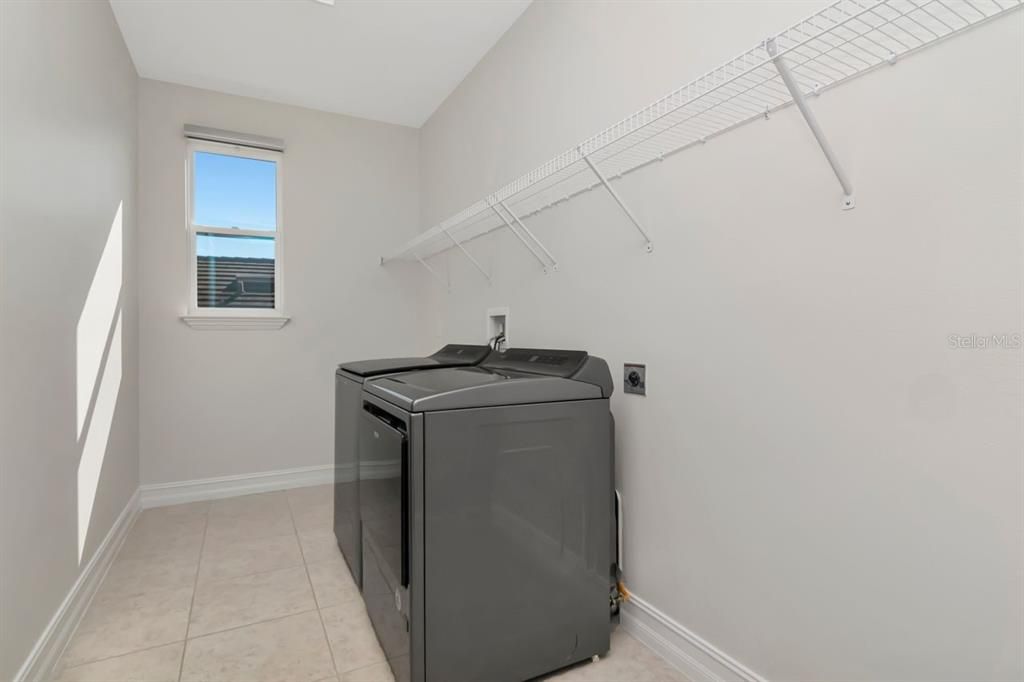 For Sale: $1,100,000 (5 beds, 4 baths, 4069 Square Feet)