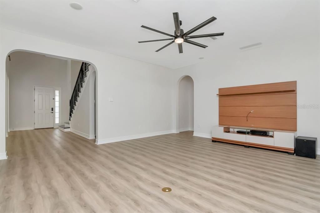 For Sale: $1,100,000 (5 beds, 4 baths, 4069 Square Feet)