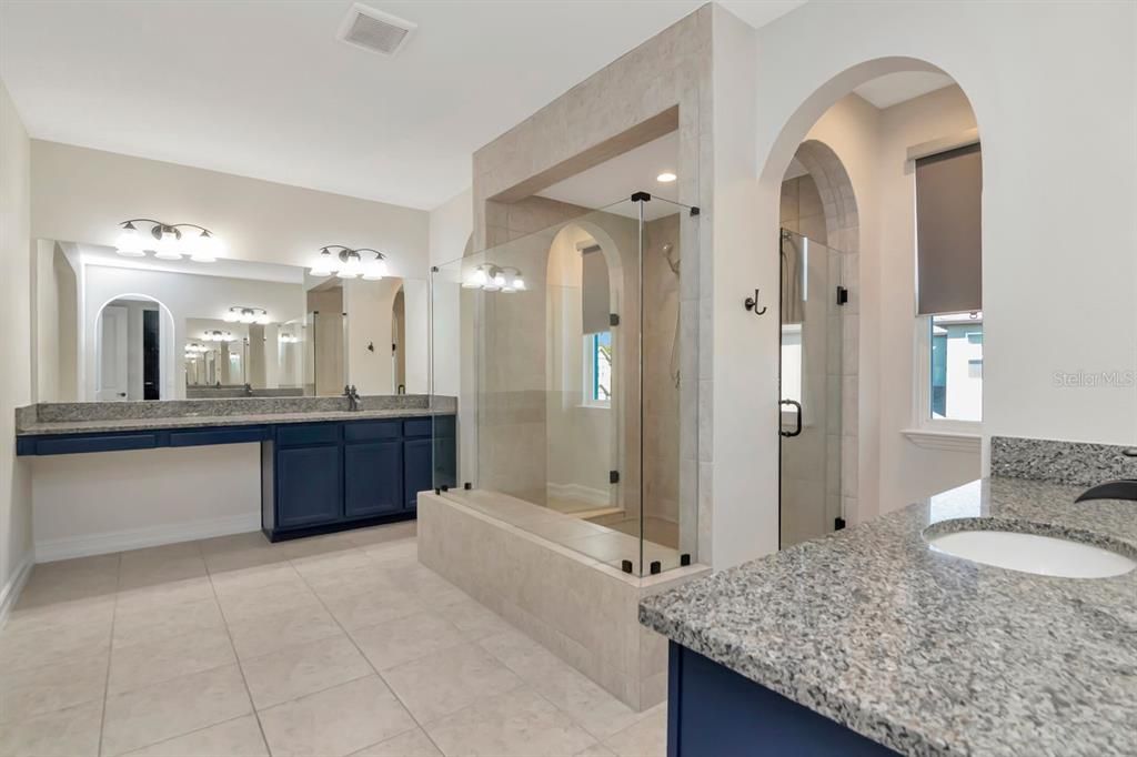 For Sale: $1,100,000 (5 beds, 4 baths, 4069 Square Feet)