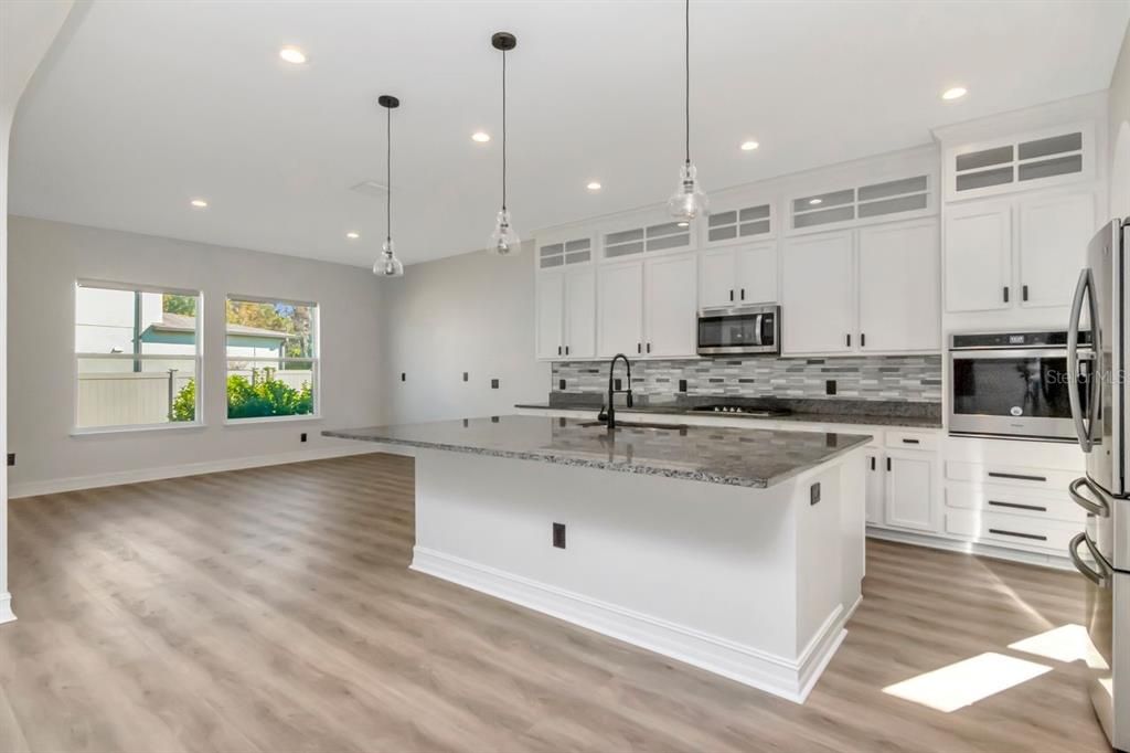 For Sale: $1,100,000 (5 beds, 4 baths, 4069 Square Feet)