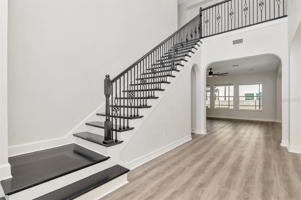 For Sale: $1,100,000 (5 beds, 4 baths, 4069 Square Feet)