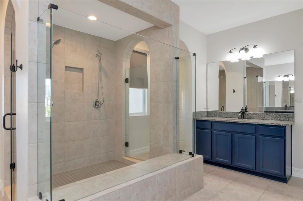 For Sale: $1,100,000 (5 beds, 4 baths, 4069 Square Feet)