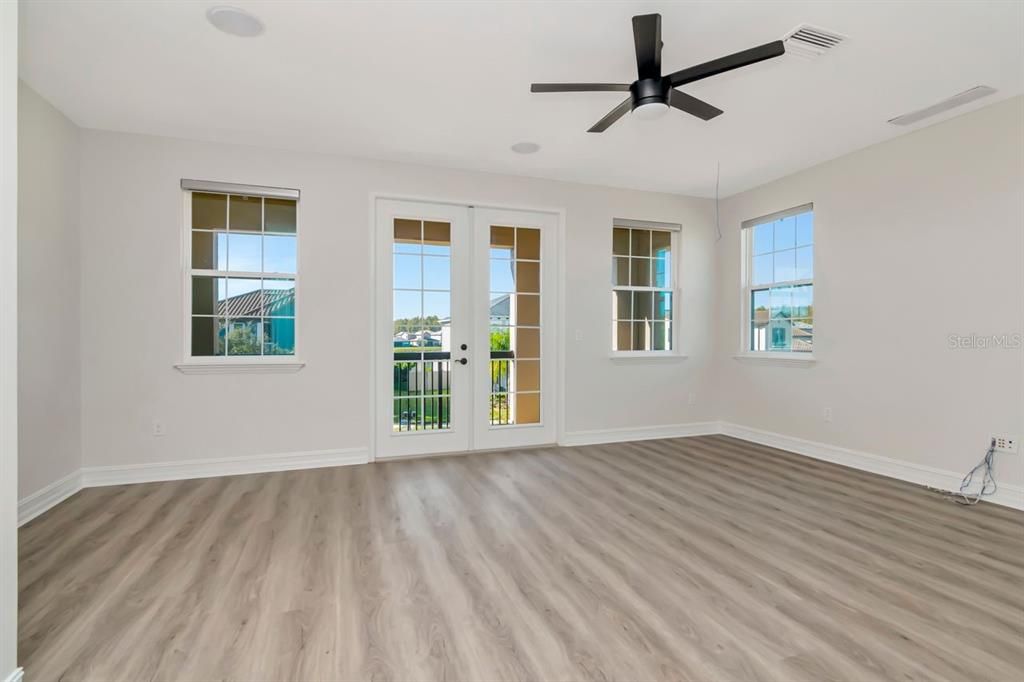 For Sale: $1,100,000 (5 beds, 4 baths, 4069 Square Feet)