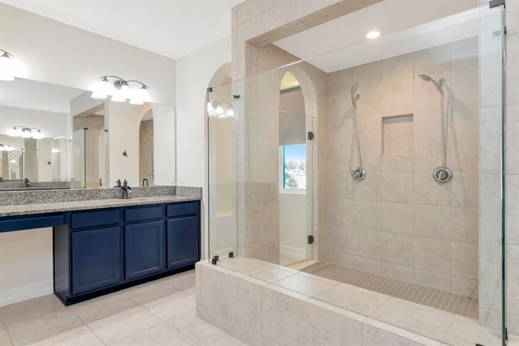 For Sale: $1,100,000 (5 beds, 4 baths, 4069 Square Feet)