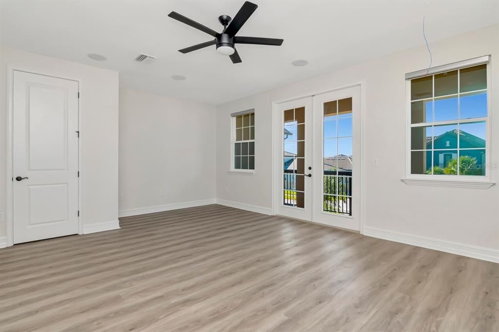 For Sale: $1,100,000 (5 beds, 4 baths, 4069 Square Feet)