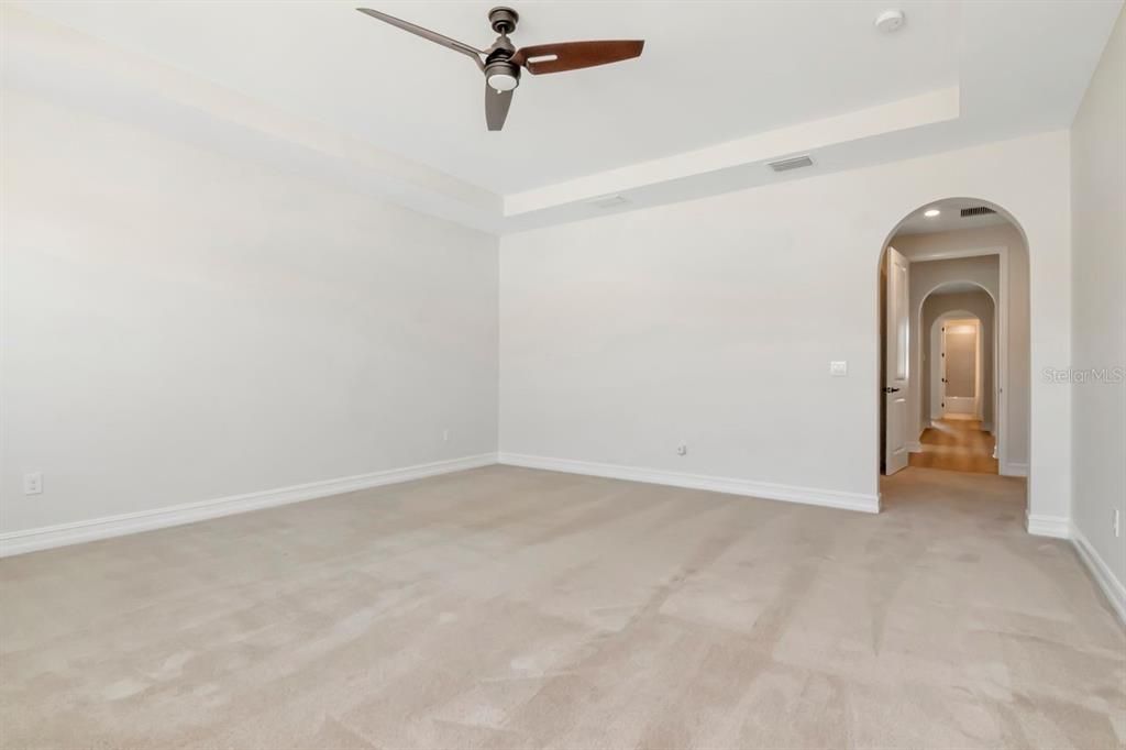 For Sale: $1,100,000 (5 beds, 4 baths, 4069 Square Feet)