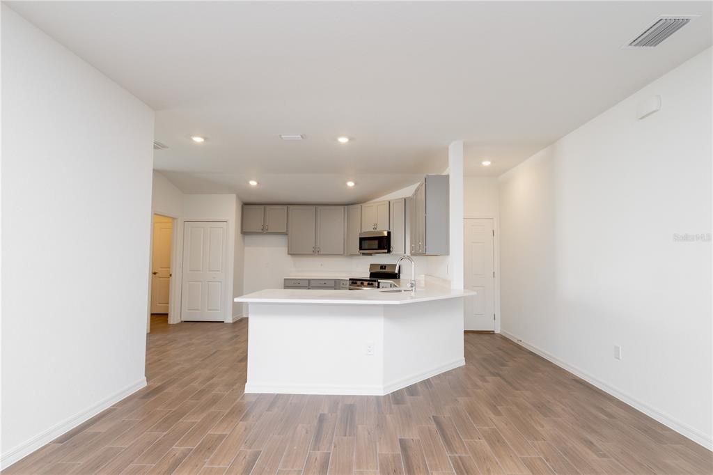 待售: $298,172 (3 贝兹, 2 浴室, 1587 平方英尺)