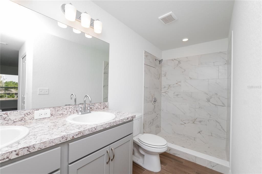 待售: $298,172 (3 贝兹, 2 浴室, 1587 平方英尺)