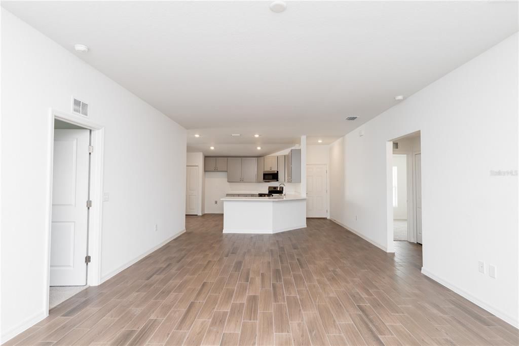 待售: $298,172 (3 贝兹, 2 浴室, 1587 平方英尺)