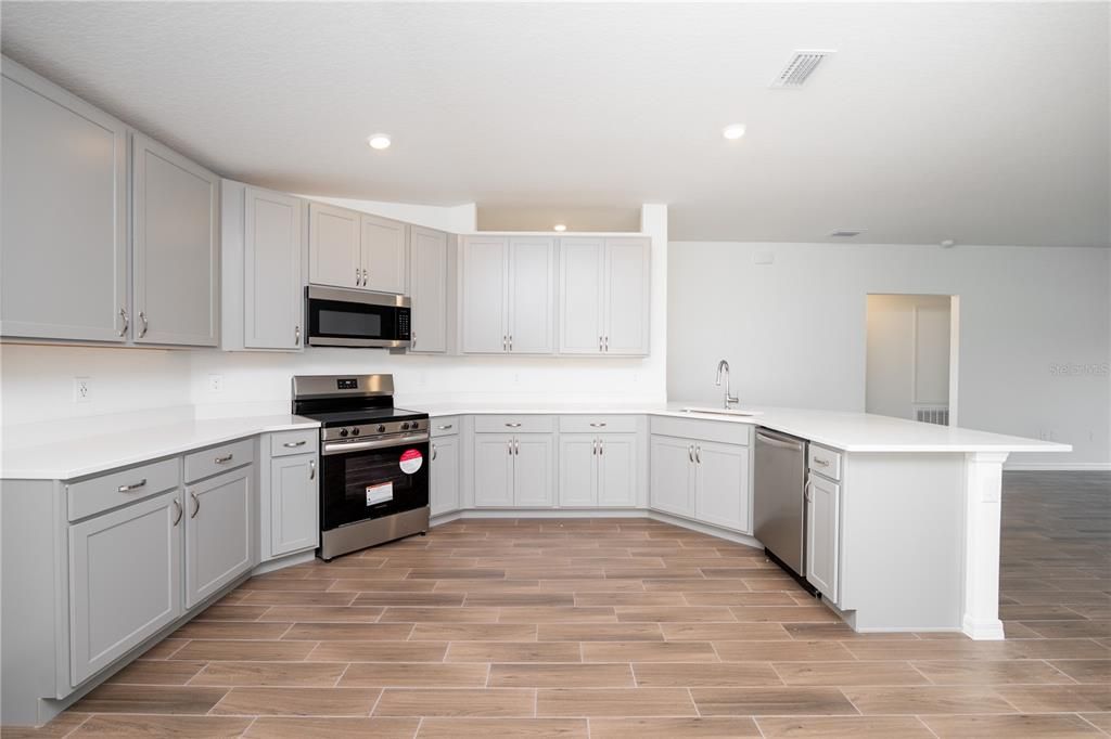 待售: $298,172 (3 贝兹, 2 浴室, 1587 平方英尺)