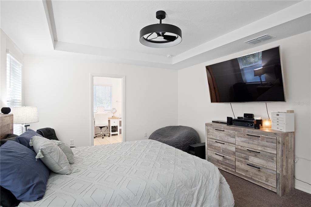 待售: $450,000 (4 贝兹, 2 浴室, 1970 平方英尺)