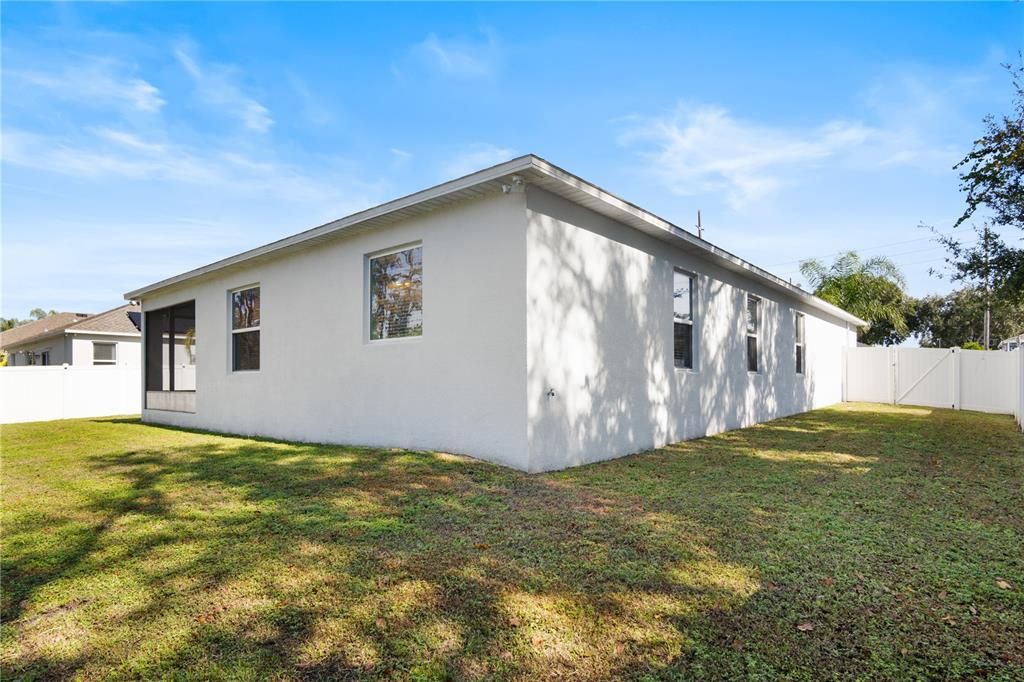 待售: $450,000 (4 贝兹, 2 浴室, 1970 平方英尺)