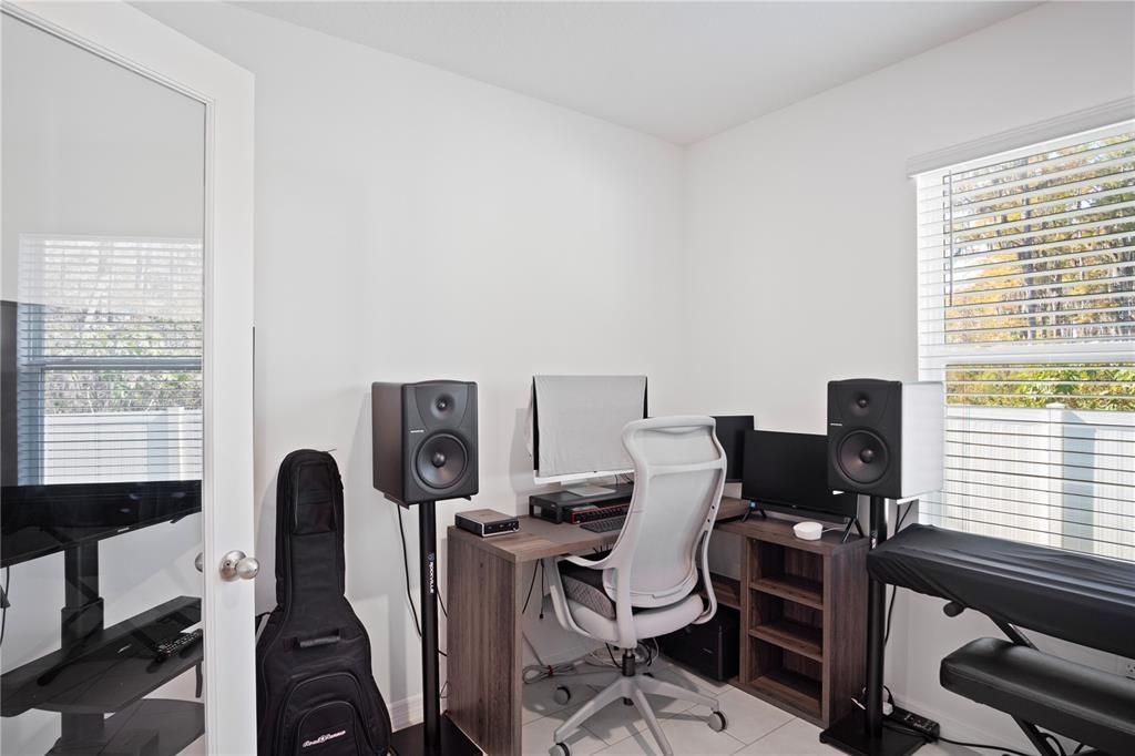 待售: $450,000 (4 贝兹, 2 浴室, 1970 平方英尺)