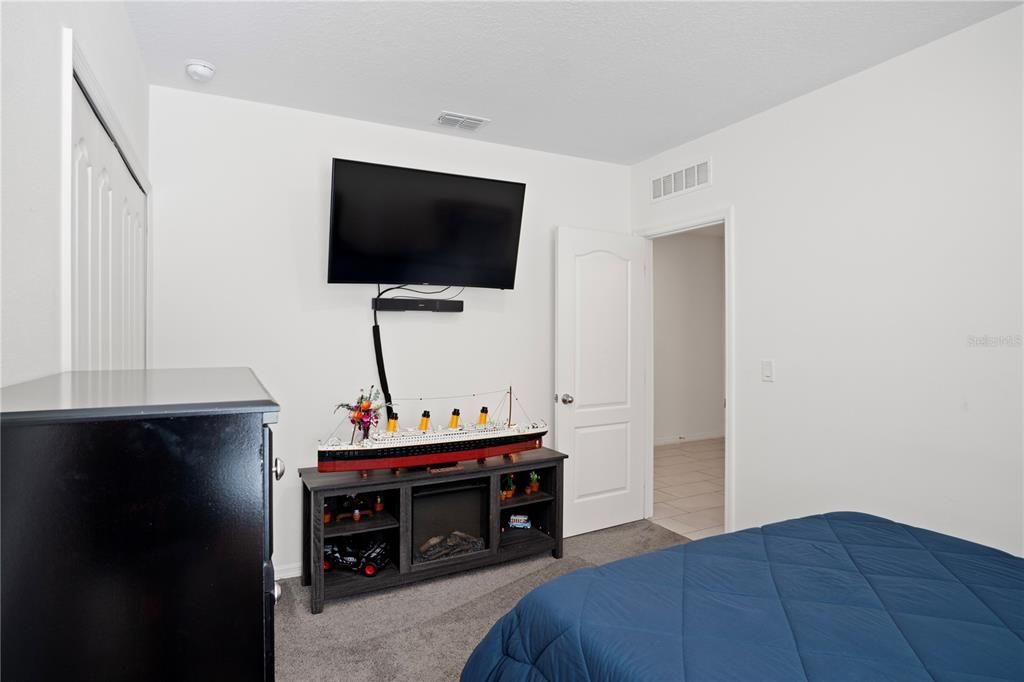 待售: $450,000 (4 贝兹, 2 浴室, 1970 平方英尺)