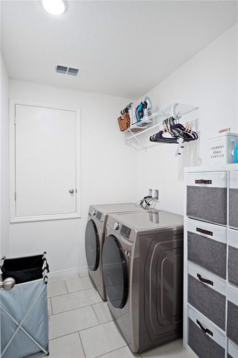 待售: $450,000 (4 贝兹, 2 浴室, 1970 平方英尺)