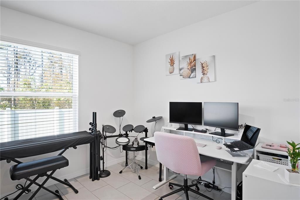 待售: $450,000 (4 贝兹, 2 浴室, 1970 平方英尺)