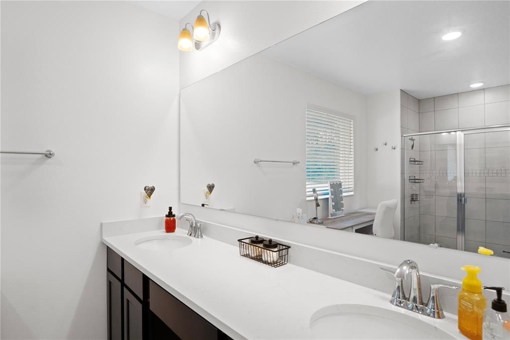 待售: $450,000 (4 贝兹, 2 浴室, 1970 平方英尺)