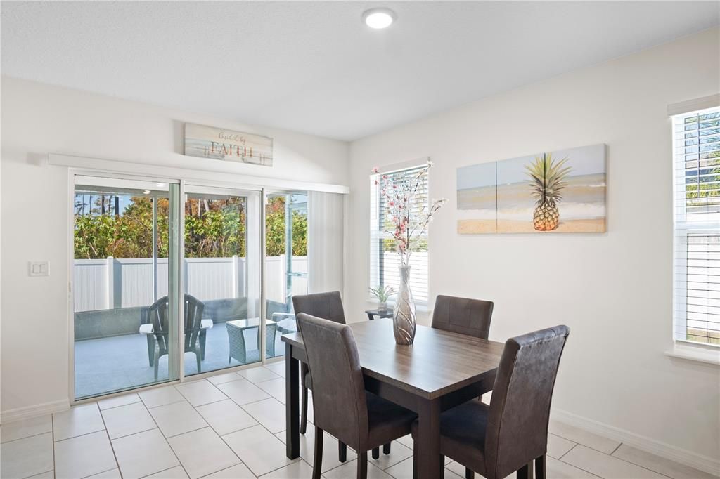 待售: $450,000 (4 贝兹, 2 浴室, 1970 平方英尺)