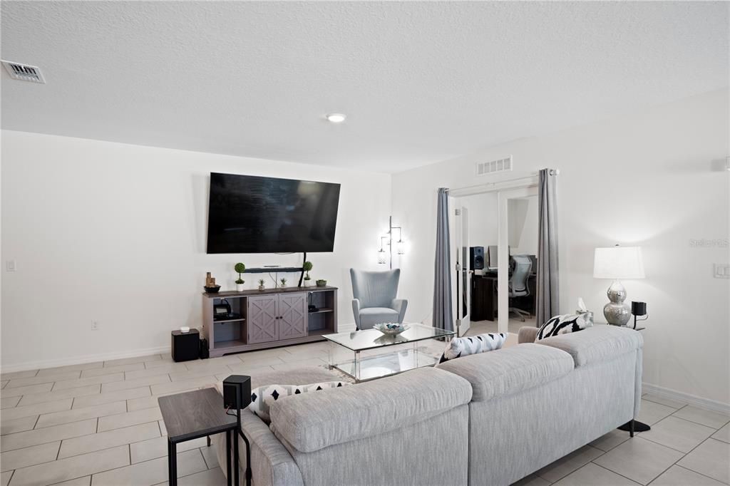 待售: $450,000 (4 贝兹, 2 浴室, 1970 平方英尺)