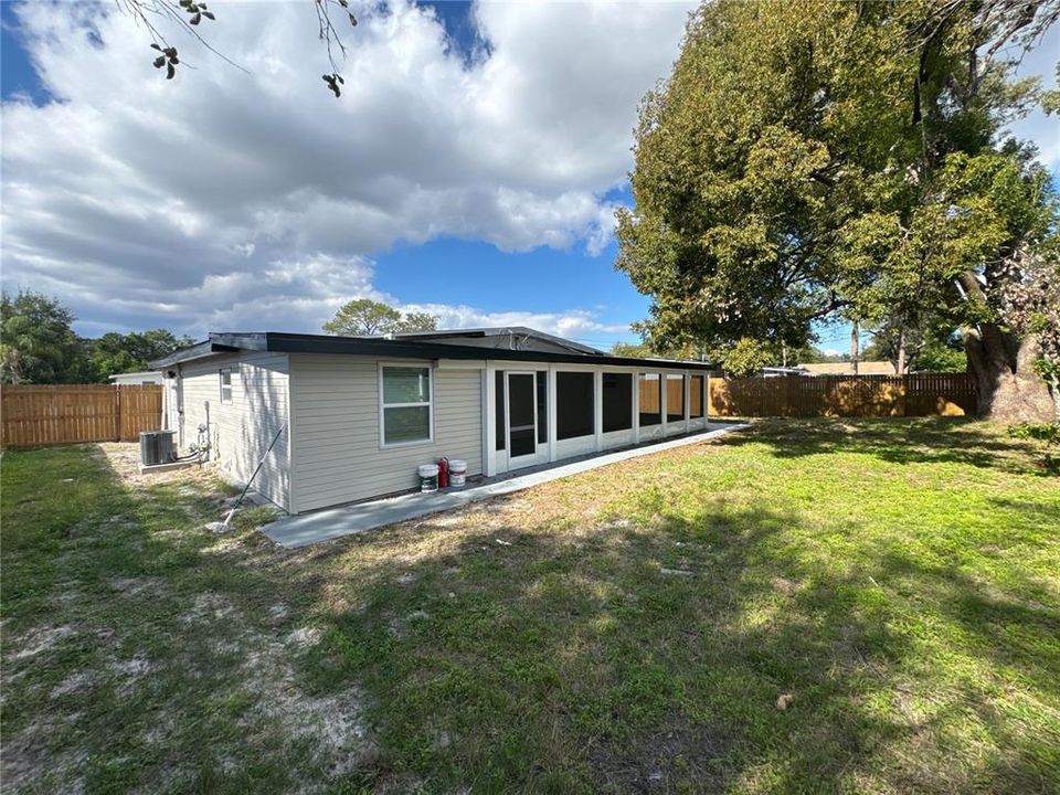 For Rent: $1,850 (3 beds, 2 baths, 884 Square Feet)