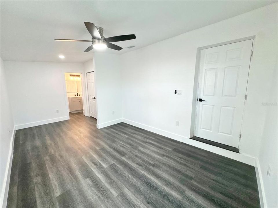 For Rent: $1,850 (3 beds, 2 baths, 884 Square Feet)